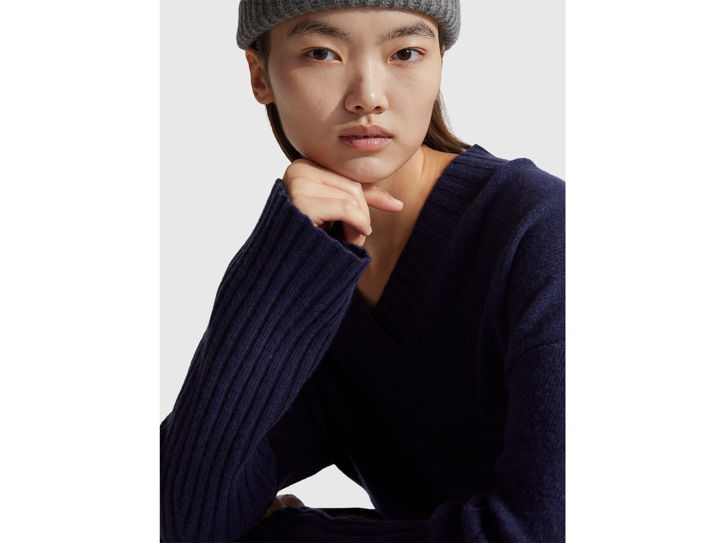 V NECK SWEATER L/S Women image number 4